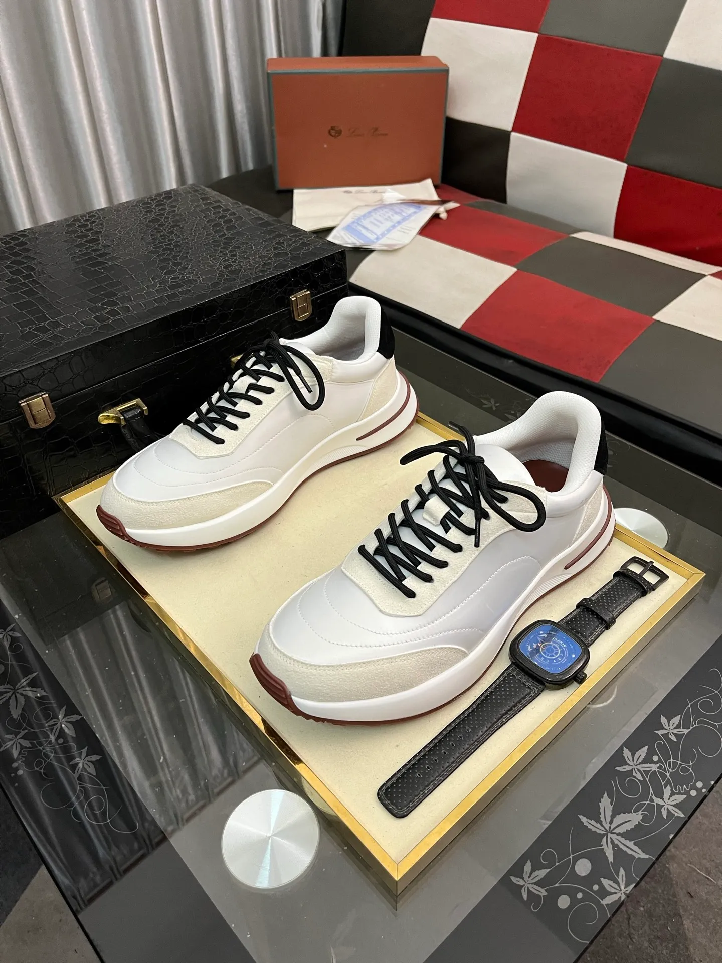 Men's shoes 💰458⌚️⌚️ Loro Pian* Loro Pian* casual shoes are made of cowhide frosted cowhide. Unique texture, simple and elegant, in line with Asian shoe lasts. Almond toe bar, apron style toe, drum-stitched upper. Same color stitching details. Slip-on style for easy on and off. Original color full cowhide lining. The insole is decorated with the 🈶️ brand logo. The original open-molded TPU raw rubber outsole. The soft rubber sole has super grip performance. Comfortable and casual style. You can create 🉑casual🉑formal urban style at will!  Code number: 38-44